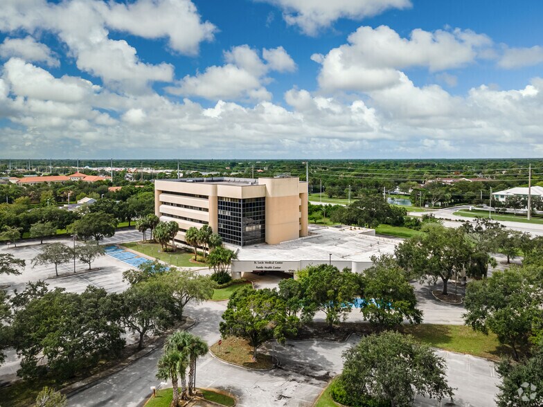 1700 SE Hillmoor Dr, Port Saint Lucie, FL à louer - Aérien – Image 2 sur 14