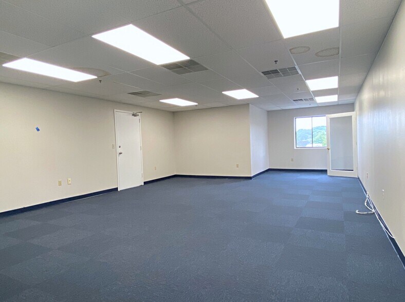 76 Winn St, Woburn, MA à louer - Photo intérieure – Image 2 sur 10
