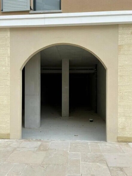 Local commercial dans Aix-en-Provence à louer - Photo de l’immeuble – Image 2 sur 6