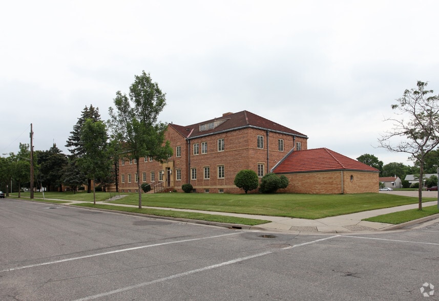 5140 Fremont Ave N, Brooklyn Center, MN à louer - Photo de l’immeuble – Image 3 sur 4