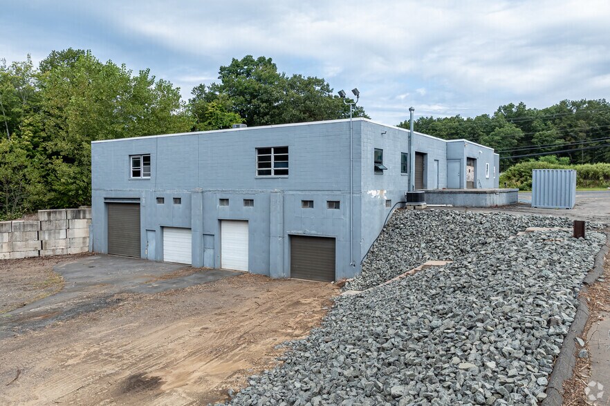 195 W Newberry Rd, Bloomfield, CT à louer - Photo de l’immeuble – Image 3 sur 16
