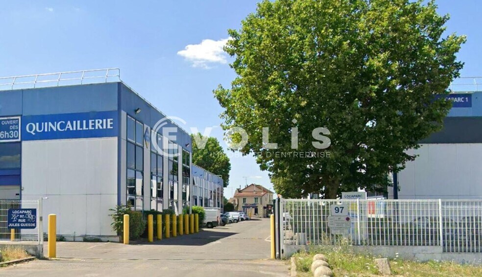 97-99 Quai Jules Guesde, Vitry-sur-Seine à louer - Photo de l’immeuble – Image 1 sur 11