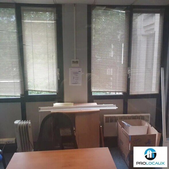 Bureau dans Grenoble à louer - Photo de l’immeuble – Image 3 sur 12