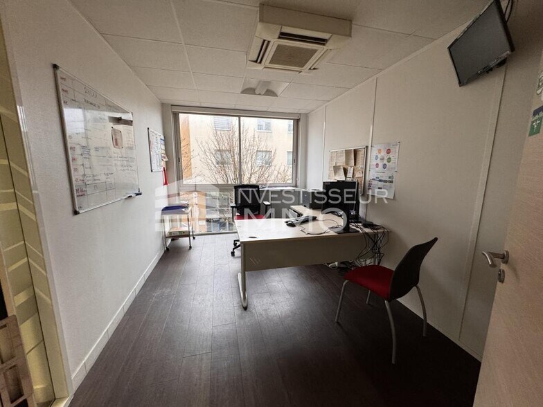Bureau dans Torcy à vendre - Photo de l’immeuble – Image 2 sur 7
