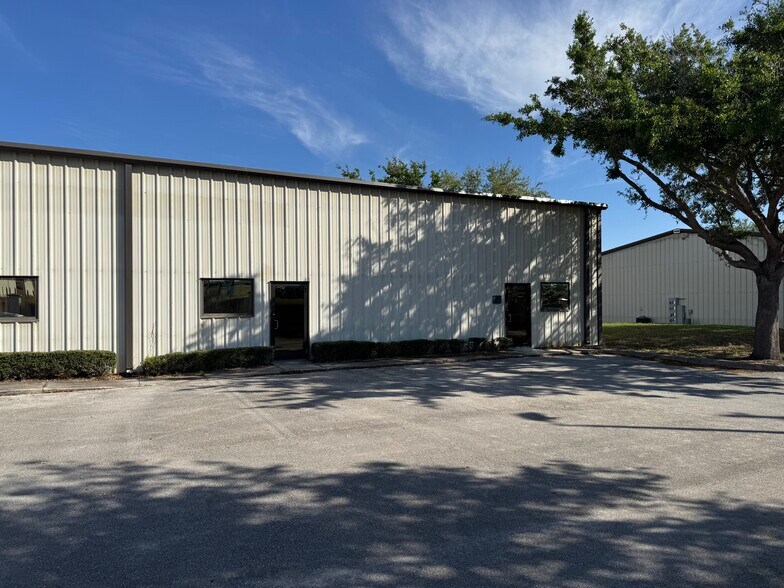 110 Commercial Pl, Sebring, FL à louer - Photo de l’immeuble – Image 2 sur 11