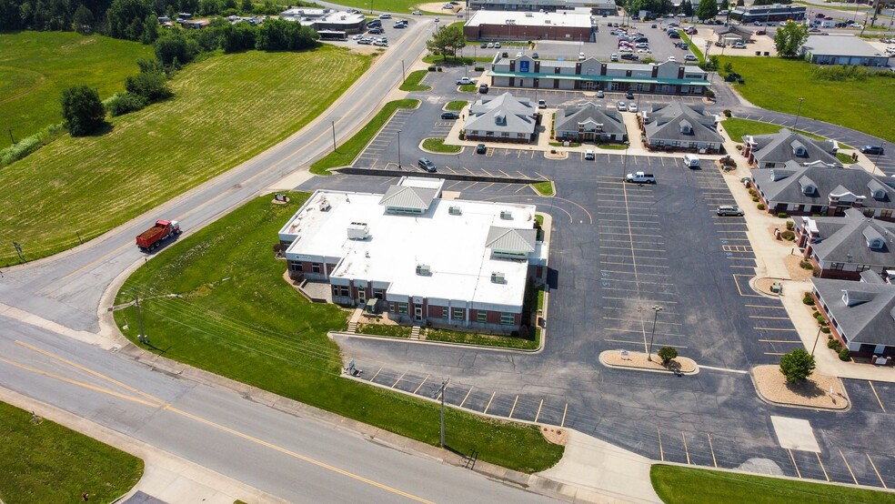 3100 Independence Sq, West Plains, MO à louer - Photo de l’immeuble – Image 3 sur 23
