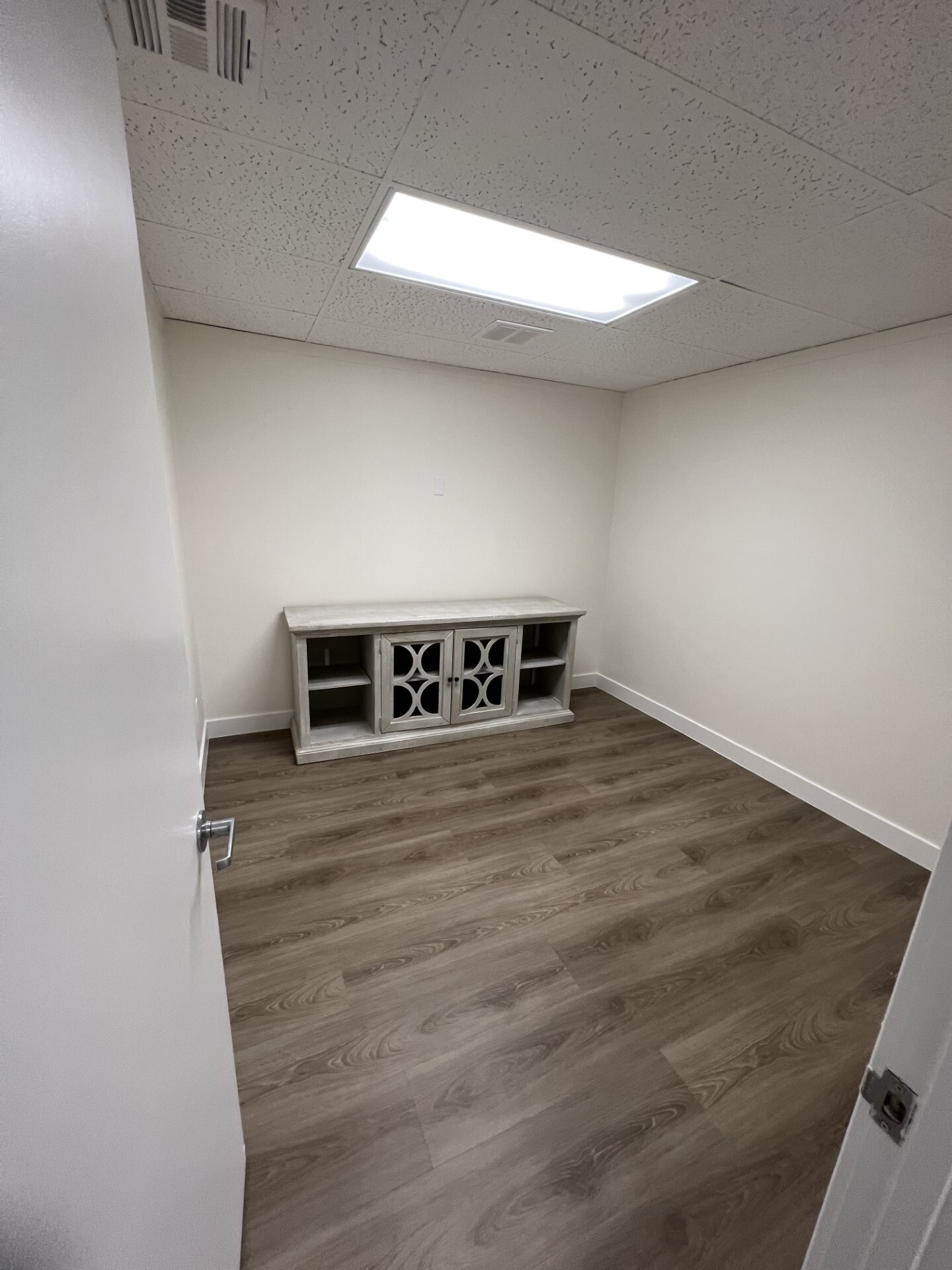 599 S Barranca Ave, Covina, CA à louer Photo intérieure– Image 1 sur 2