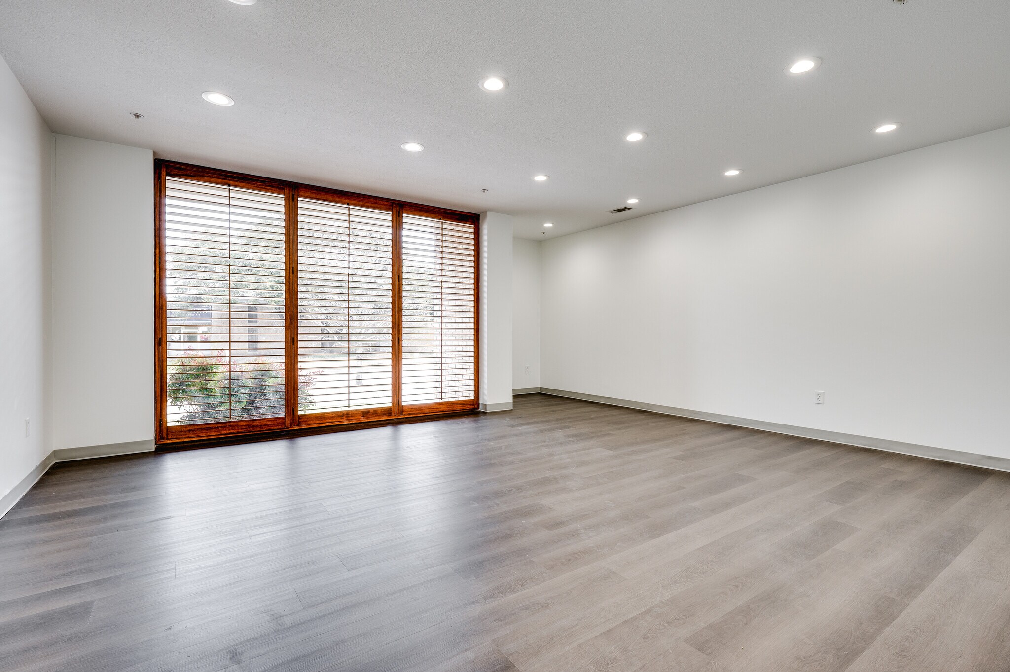 1208 Viceroy Dr, Dallas, TX à louer Photo intérieure– Image 1 sur 6