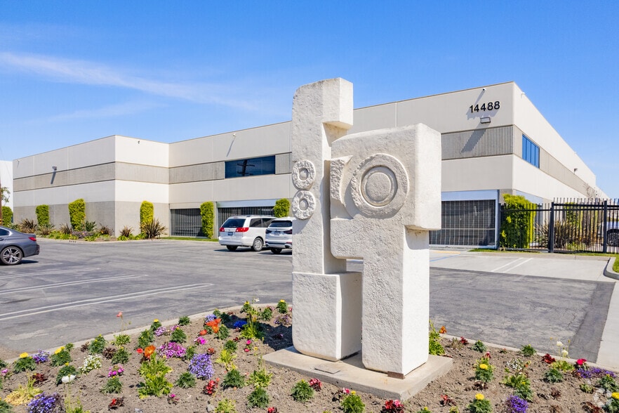 14520-14534 Garfield Ave, Paramount, CA à louer - Photo principale – Image 1 sur 11