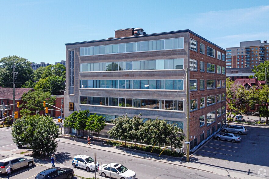 359 Kent St, Ottawa, ON à louer - Photo de l’immeuble – Image 3 sur 21