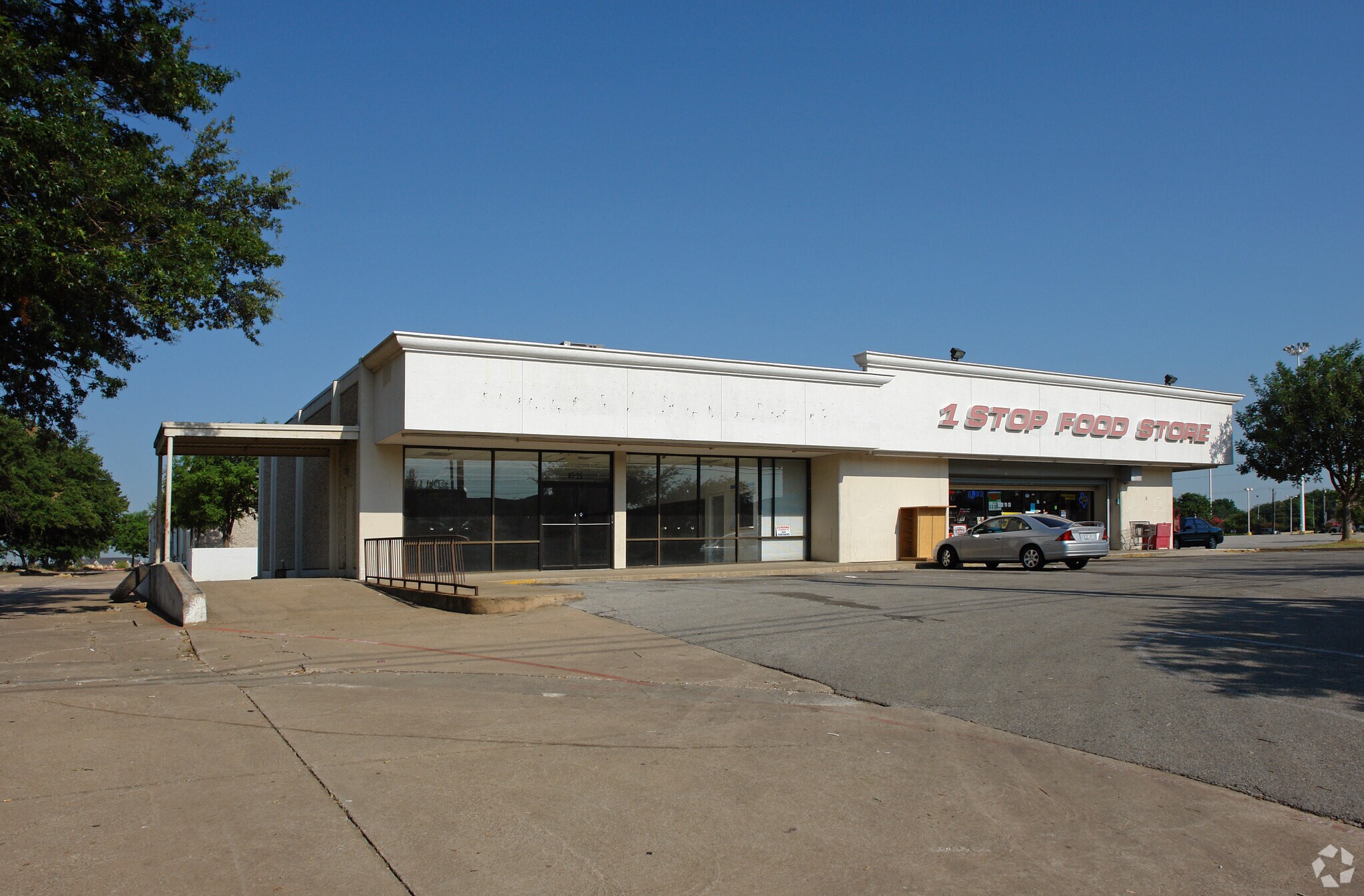 4517-4525 Saturn Rd, Garland, TX à louer Photo principale– Image 1 sur 7