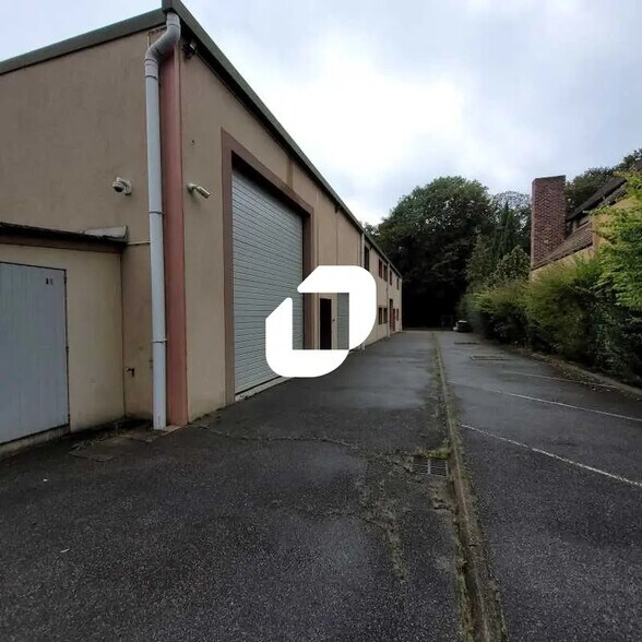 Local d’activités dans Jouy-en-Josas à louer - Photo de l’immeuble – Image 3 sur 9