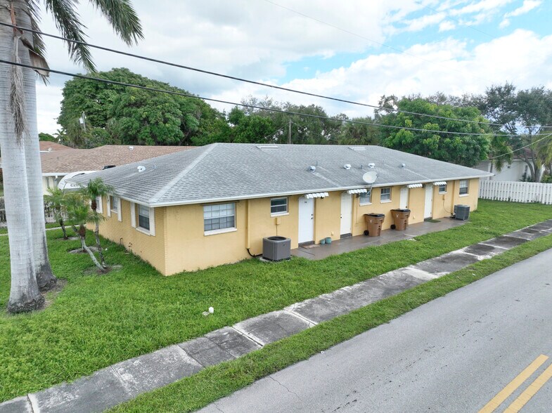 96 SE 3rd Ave, Deerfield Beach, FL à vendre - Photo de l’immeuble – Image 3 sur 21