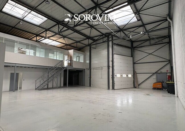 Plus de détails pour 36 Rue Champ Dolin, Saint-Priest - Local d'activités à louer