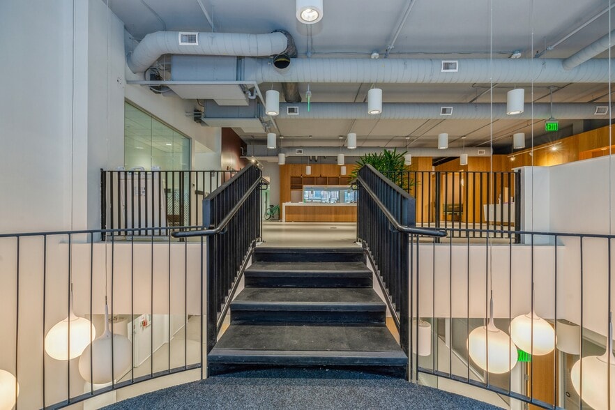 1624-1628 Locust St, Philadelphia, PA à louer - Hall d’entrée – Image 3 sur 7