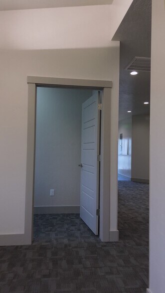 1943 E Overland Rd, Meridian, ID à louer - Vidéo sur l’annonce professionnelle – Image 2 sur 22