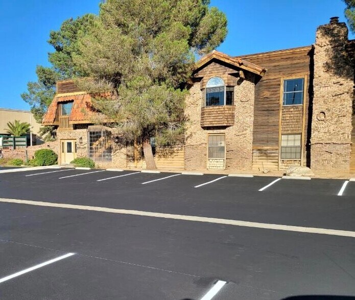 42156 10th St W, Lancaster, CA à louer - Photo de l’immeuble – Image 1 sur 2