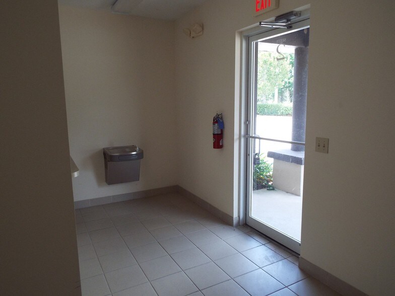 4390 NE 35th St, Ocala, FL à louer - Photo intérieure – Image 2 sur 8