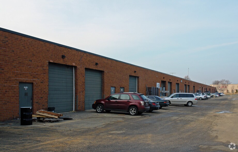 175 Commerce Dr, Hauppauge, NY à louer - Photo de l’immeuble – Image 3 sur 15