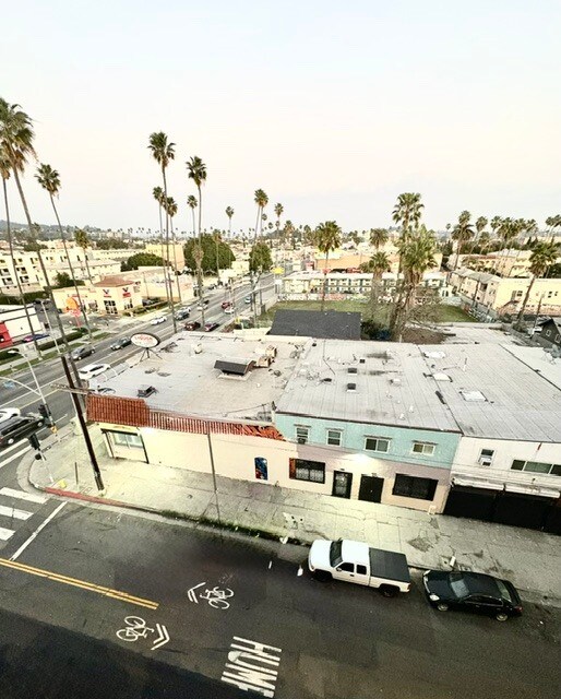 5326 W Sunset Blvd, Los Angeles, CA à vendre Photo de l’immeuble– Image 1 sur 9