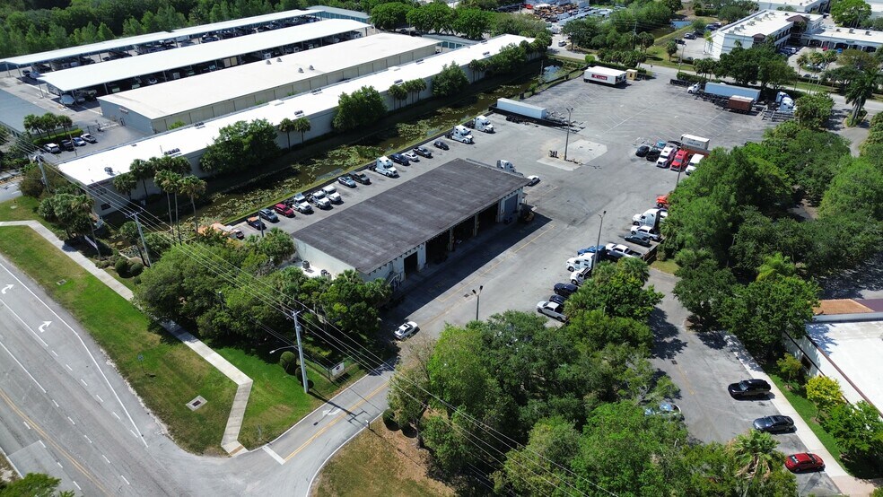 19651 Sheridan St, Fort Lauderdale, FL à louer - Aérien – Image 1 sur 9