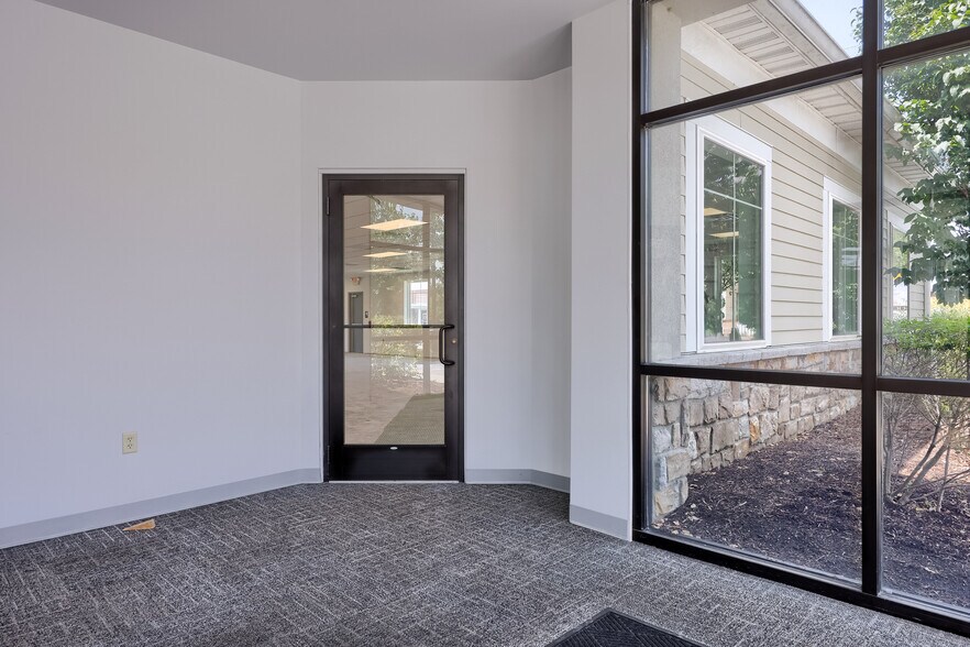 84 Doe Run Rd, Manheim, PA à louer - Photo de l’immeuble – Image 2 sur 18