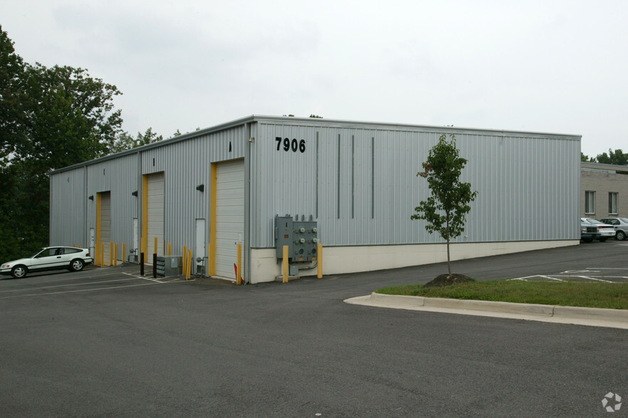 7906 Hill Park Ct, Lorton, VA à louer - Photo de l’immeuble – Image 2 sur 5