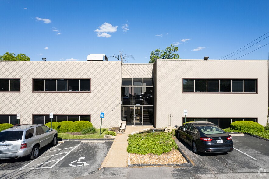 711 Old Ballas Rd, Creve Coeur, MO à vendre - Photo de l’immeuble – Image 2 sur 10