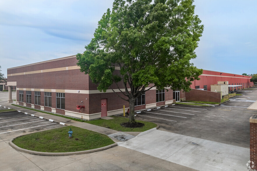3100 Hayes Rd, Houston, TX à louer - Photo de l’immeuble – Image 2 sur 4