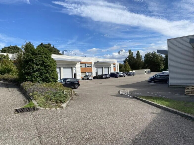 Local d’activités dans Saint-Priest à louer - Photo de l’immeuble – Image 1 sur 12