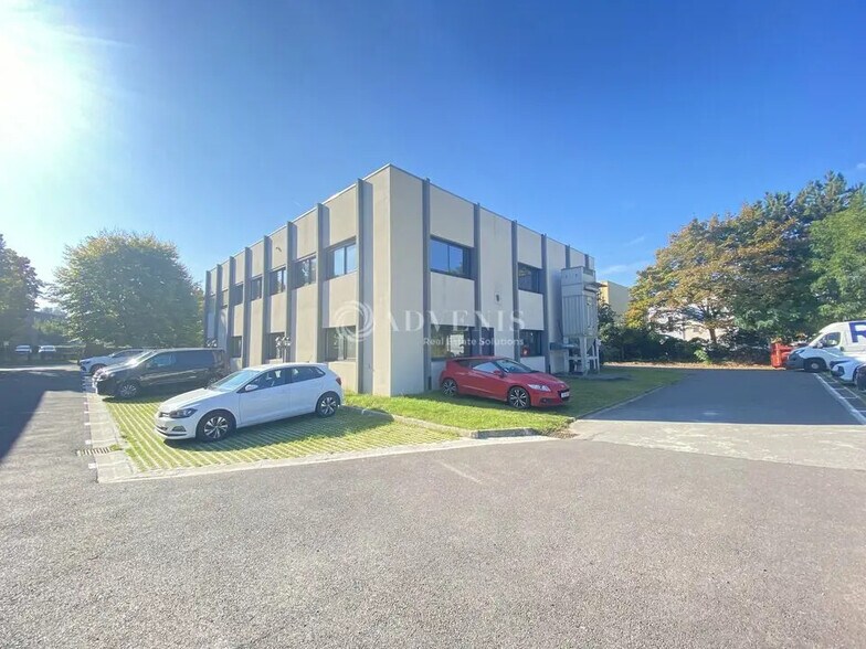 Local d’activités dans Lognes à louer - Photo de l’immeuble – Image 1 sur 12