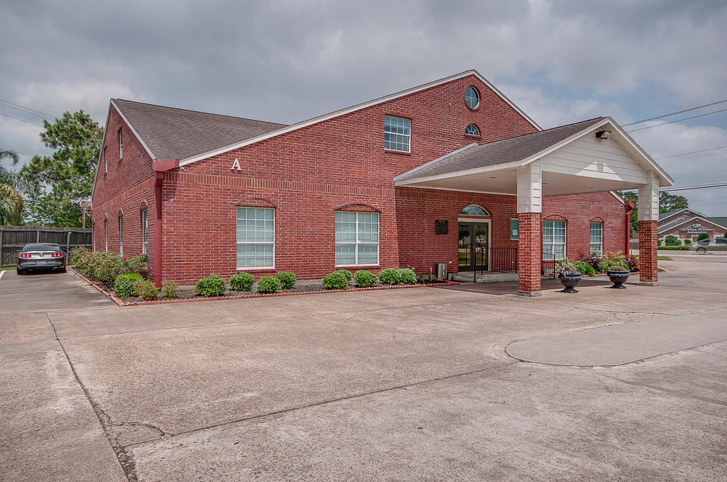 1414 S Friendswood Dr, Friendswood, TX à louer Photo de l’immeuble– Image 1 sur 6