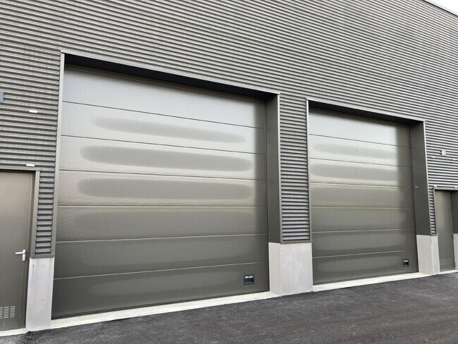 Plus de détails pour Local d'activités à louer