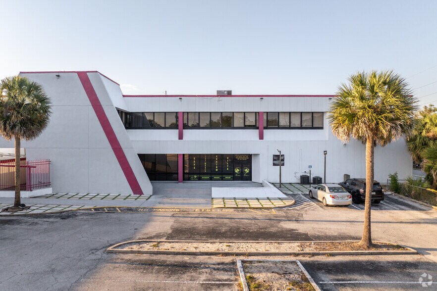 927 Fern St, Altamonte Springs, FL à louer - Photo de l’immeuble – Image 2 sur 20