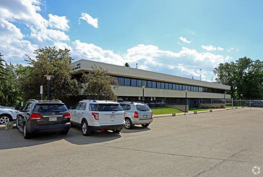 7708 Wagner Rd NW, Edmonton, AB à louer - Photo principale – Image 1 sur 4