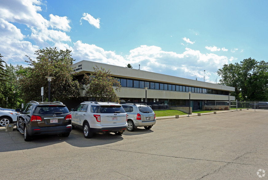 7708 Wagner Rd NW, Edmonton, AB à louer - Photo principale – Image 2 sur 4