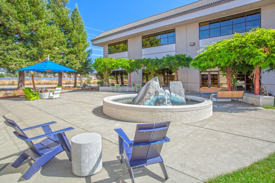 475 Aviation Blvd, Santa Rosa, CA à louer - Photo de l’immeuble – Image 3 sur 6