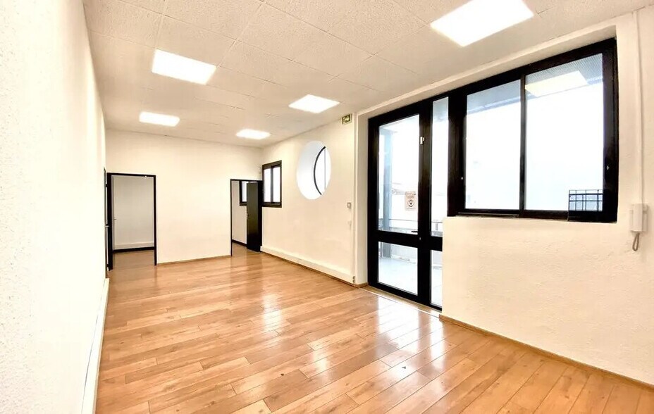 Bureau dans Marseille à louer - Photo de l’immeuble – Image 1 sur 5