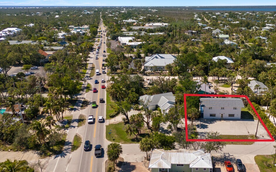 905 Fitzhugh St, Sanibel, FL à vendre - Photo de l’immeuble – Image 2 sur 21