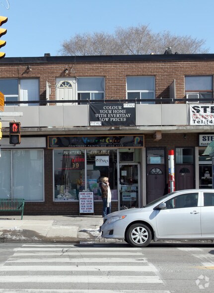 425 Donlands Ave, Toronto, ON à louer - Photo de l’immeuble – Image 1 sur 10