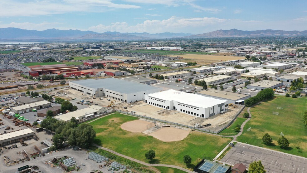 310 N Genevea Rd, Lindon, UT à louer - Photo de l’immeuble – Image 2 sur 11
