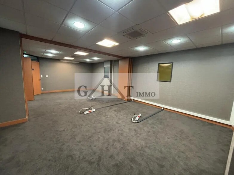 Local commercial dans Saint-Maur-des-Fossés à louer - Photo intérieure – Image 3 sur 8