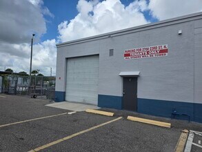 2700 23rd St N, Saint Petersburg, FL à louer Photo intérieure– Image 1 sur 11