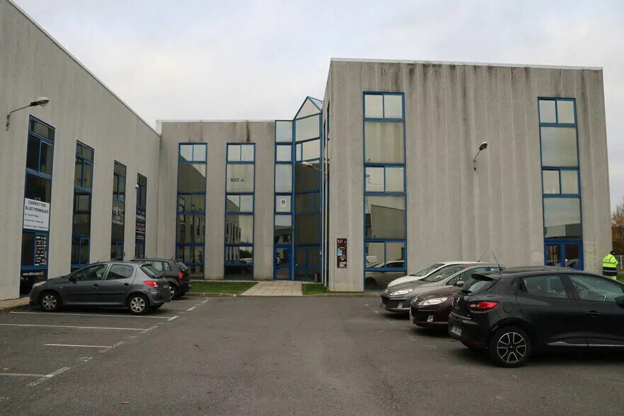 6-8 Rue De La Closerie, Lisses à louer - Photo de l’immeuble – Image 2 sur 3