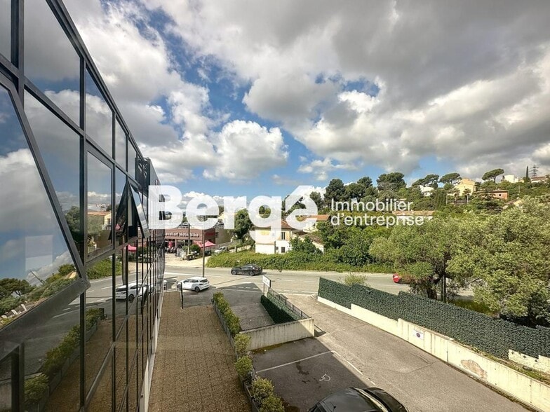 Bureau dans Mougins à louer - Photo de l’immeuble – Image 3 sur 5