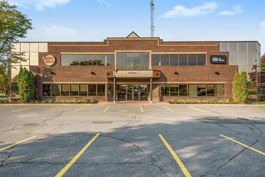 6 Antares Dr, Nepean, ON à louer - Photo de l’immeuble – Image 2 sur 22