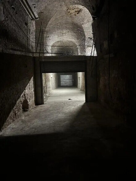 Industriel/Logistique dans Bougival à vendre - Photo de l’immeuble – Image 3 sur 13