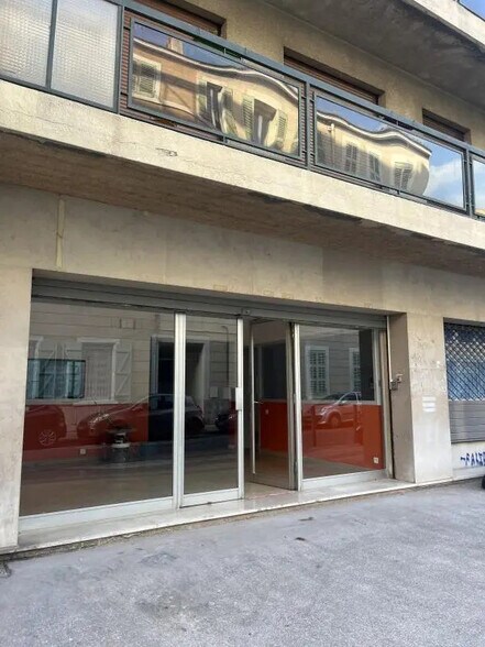Local d’activités dans Marseille à louer - Photo de l’immeuble – Image 2 sur 13