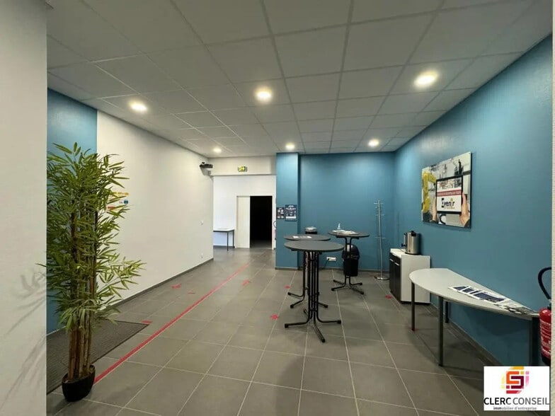 Bureau dans Mont-Saint-Aignan à louer - Photo de l’immeuble – Image 3 sur 22