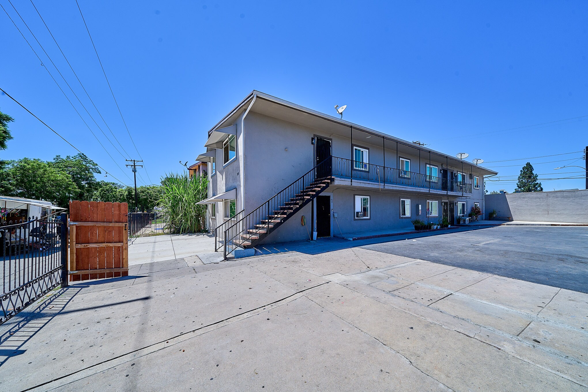 2001 W Myrtle St, Santa Ana, CA à vendre Photo de l’immeuble– Image 1 sur 29